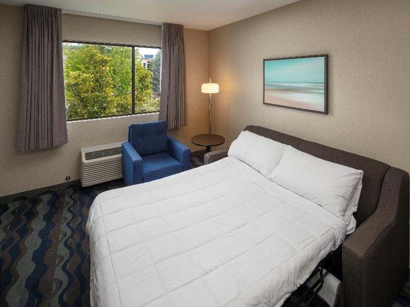 Accent Inn Victoria image