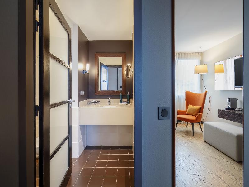 DoubleTree by Hilton Paris Boulogne image