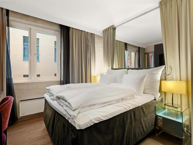 Clarion Hotel Admiral image