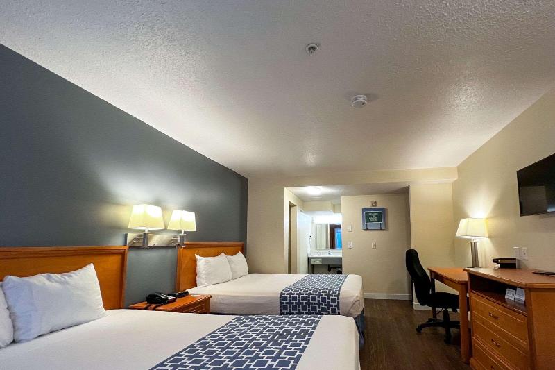 Econo Lodge Inn & Suites University Hotel Econo Lodge Inn & Suites University Hotel