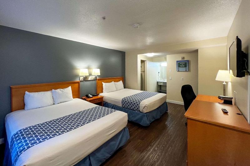Econo Lodge Inn & Suites University Hotel Econo Lodge Inn & Suites University Hotel