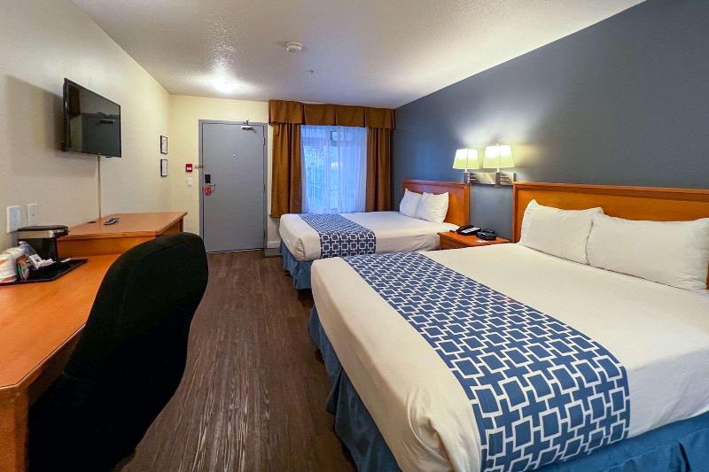 Econo Lodge Inn & Suites University Hotel Econo Lodge Inn & Suites University Hotel