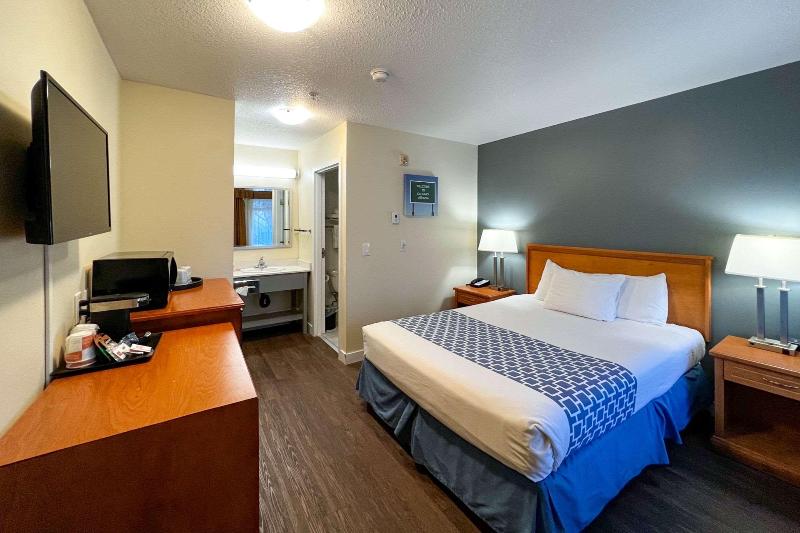 Econo Lodge Inn & Suites University Hotel Econo Lodge Inn & Suites University Hotel