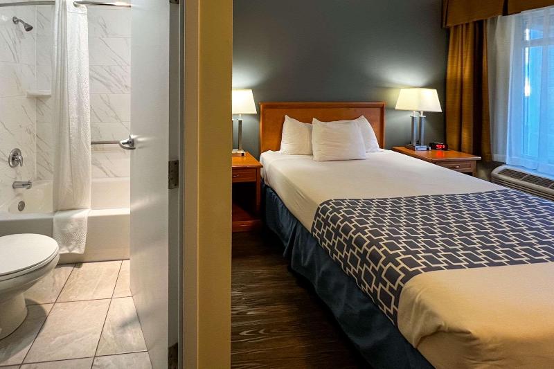 Econo Lodge Inn & Suites University Hotel Econo Lodge Inn & Suites University Hotel
