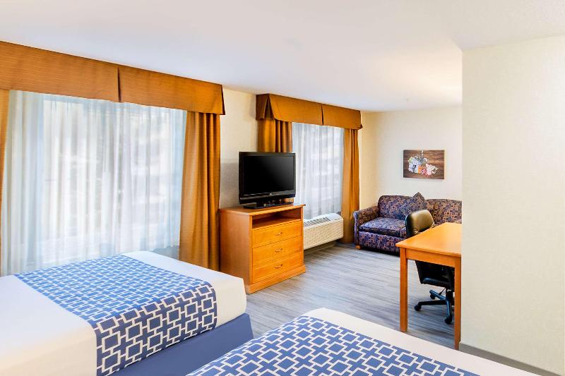 Econo Lodge Inn & Suites University Hotel Econo Lodge Inn & Suites University Hotel