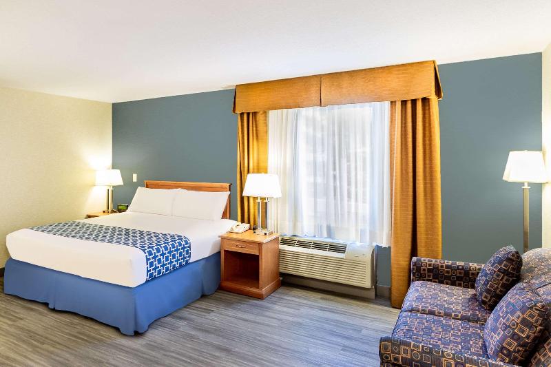 Econo Lodge Inn & Suites University Hotel Econo Lodge Inn & Suites University Hotel