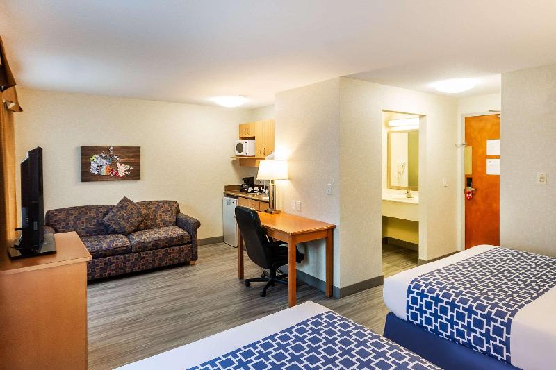 Econo Lodge Inn & Suites University Hotel Econo Lodge Inn & Suites University Hotel