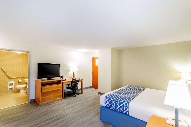 Econo Lodge Inn & Suites University Hotel Econo Lodge Inn & Suites University Hotel