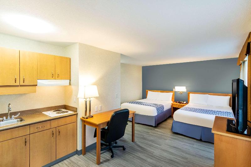 Econo Lodge Inn & Suites University Hotel Econo Lodge Inn & Suites University Hotel