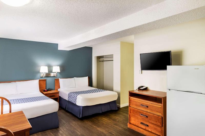 Econo Lodge Inn & Suites University Hotel Econo Lodge Inn & Suites University Hotel