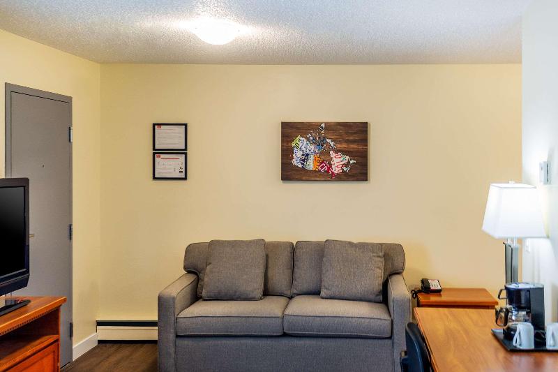 Econo Lodge Inn & Suites University Hotel Econo Lodge Inn & Suites University Hotel