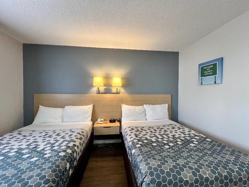 Econo Lodge Motel Village image
