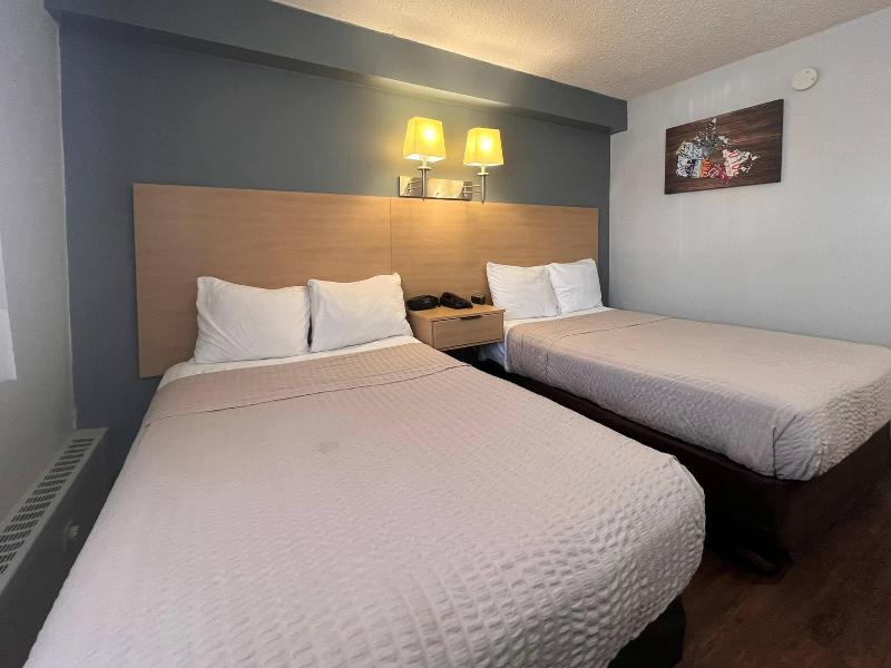 Econo Lodge Motel Village image