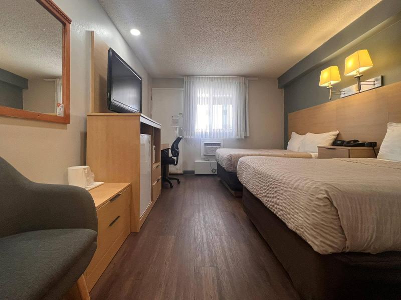 Econo Lodge Motel Village image