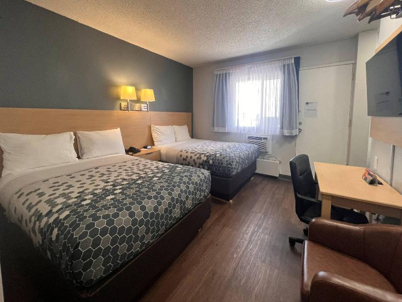 Econo Lodge Motel Village image