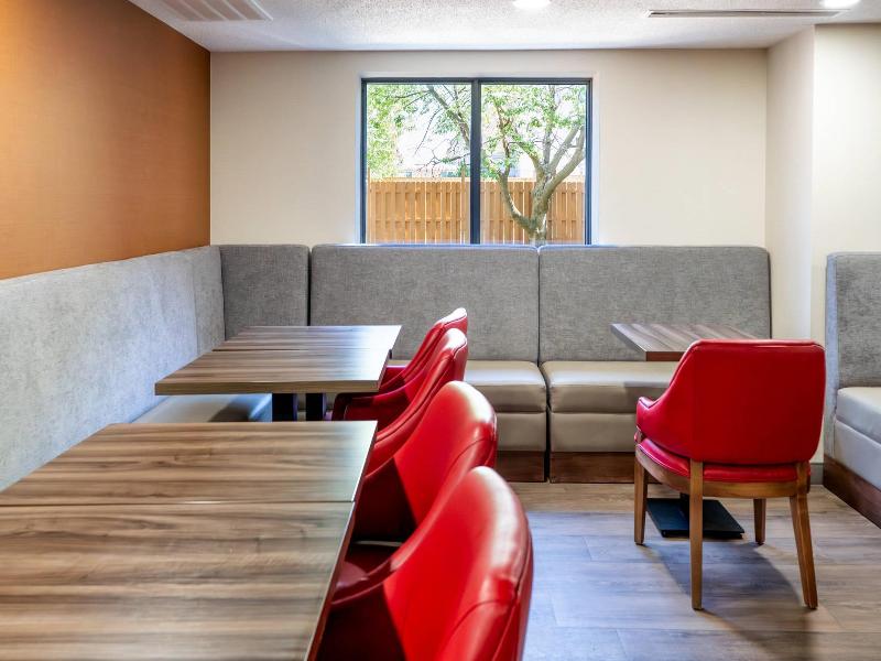 Comfort Suites London image