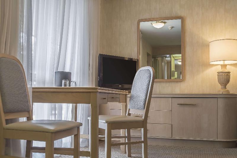 Rodeway Inn Fallsview image