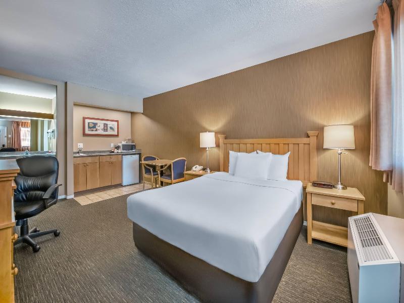 Econo Lodge Inn & Suites N. Vancouver image