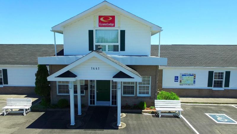 Econo Lodge Inn and Suites Saint John