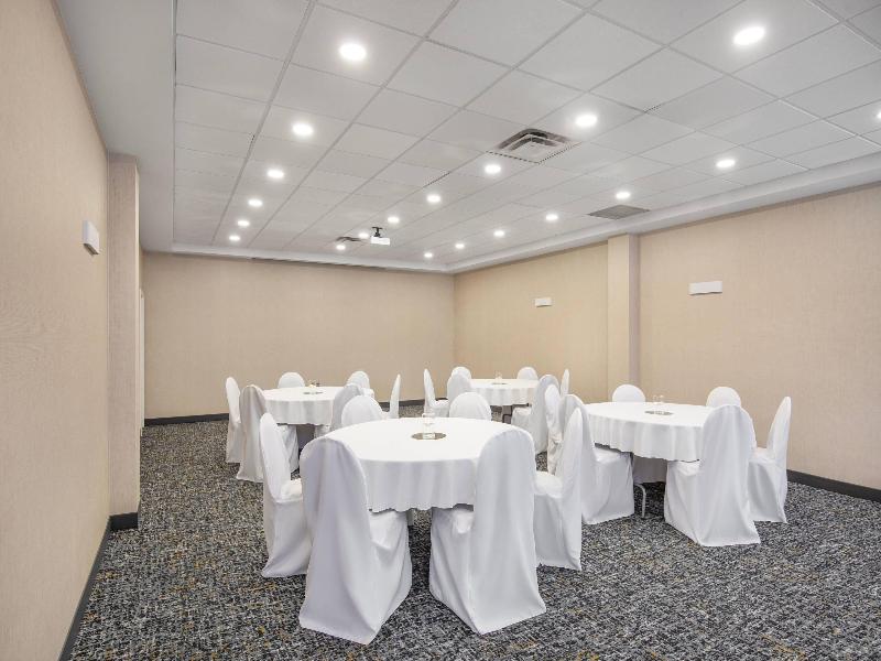 Quality Inn Winnipeg image