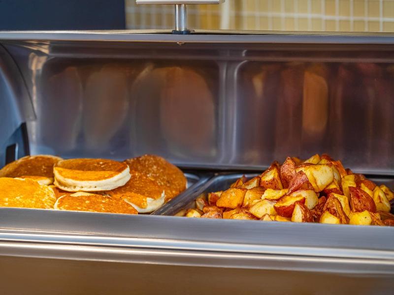 Quality Inn Winnipeg image