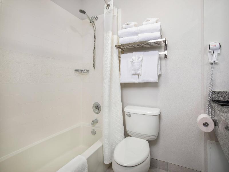 Quality Inn Winnipeg image
