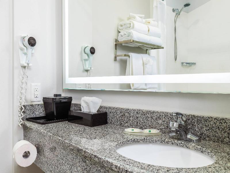 Quality Inn Winnipeg image