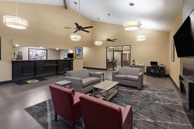 Super 8 By Wyndham Alexandria La image