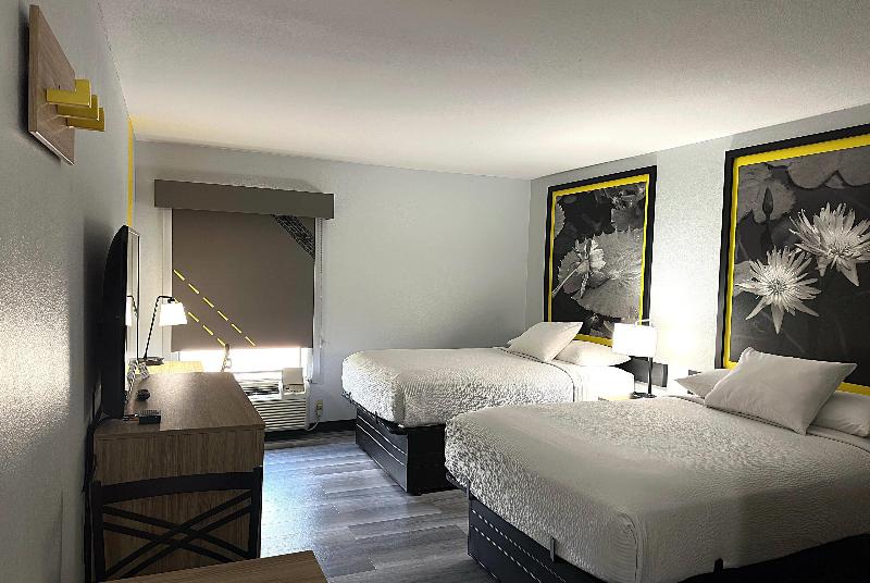 Super 8 By Wyndham Alexandria La image