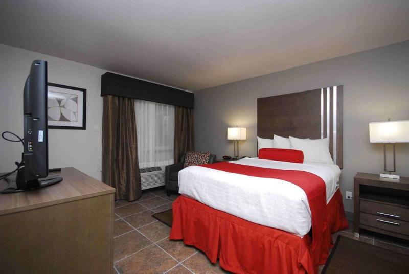 CLARION INN AND SUITES CONFERENCE CENTER