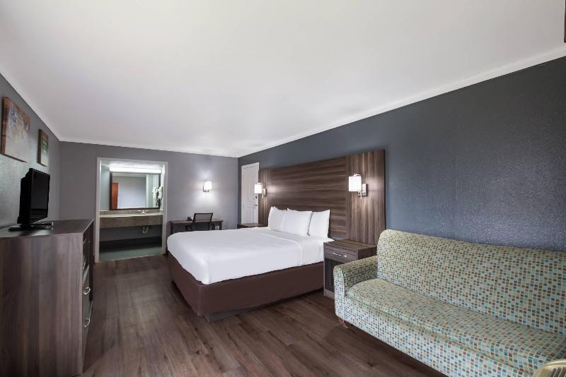 Econo Lodge near The Domain - The Arboretum image