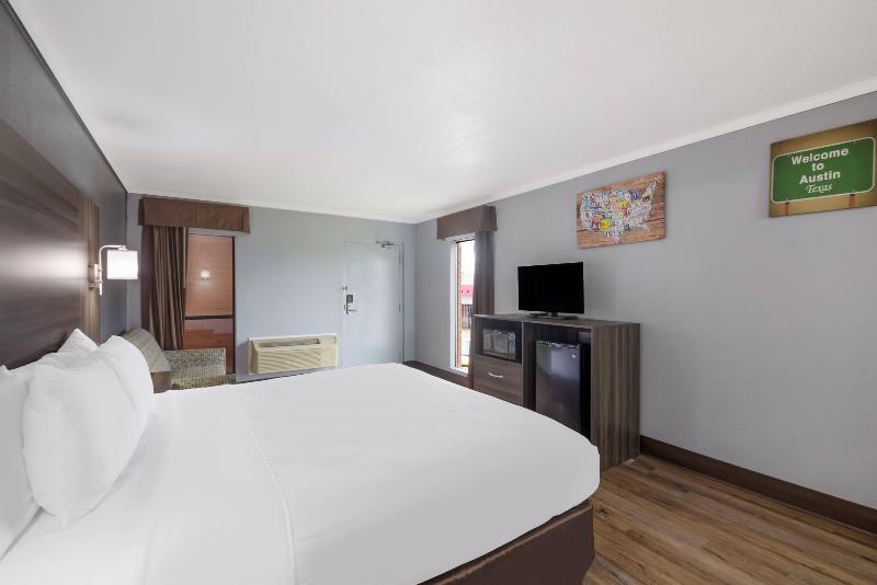 Econo Lodge near The Domain - The Arboretum image