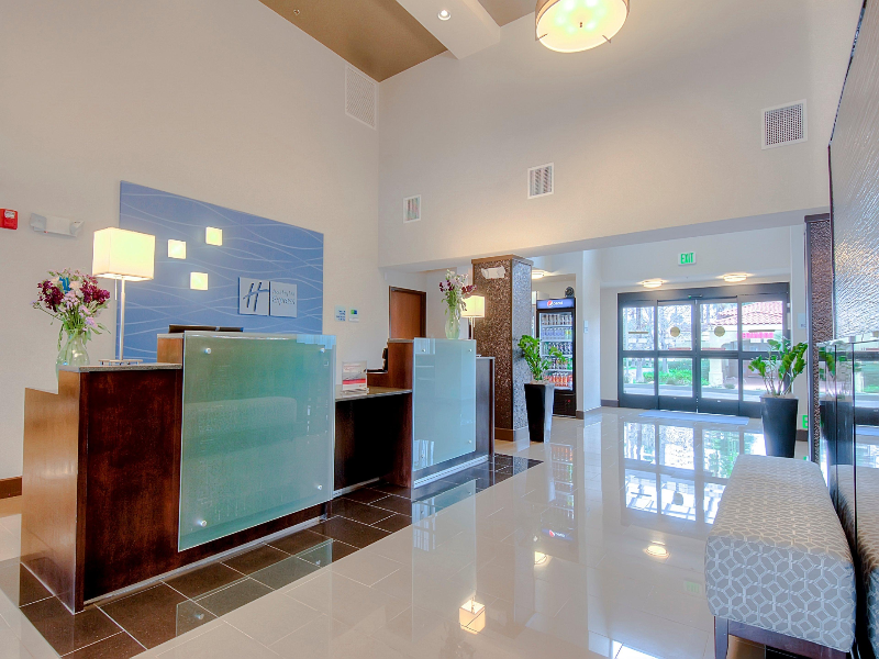 Holiday Inn Express and Suites Carlsbad Beach image