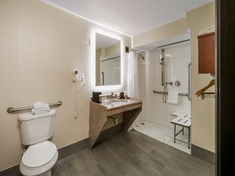Quality Inn Commerce image
