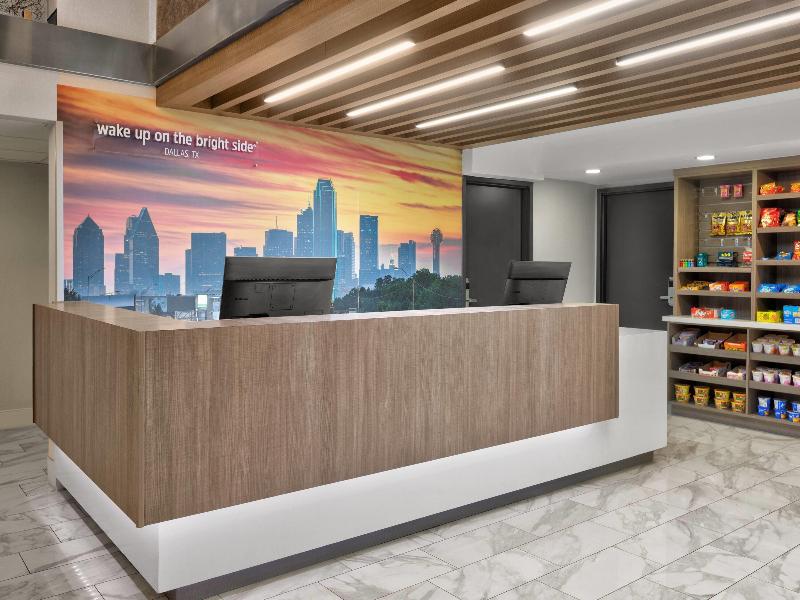 La Quinta Inn & Suites Dallas I-35 image