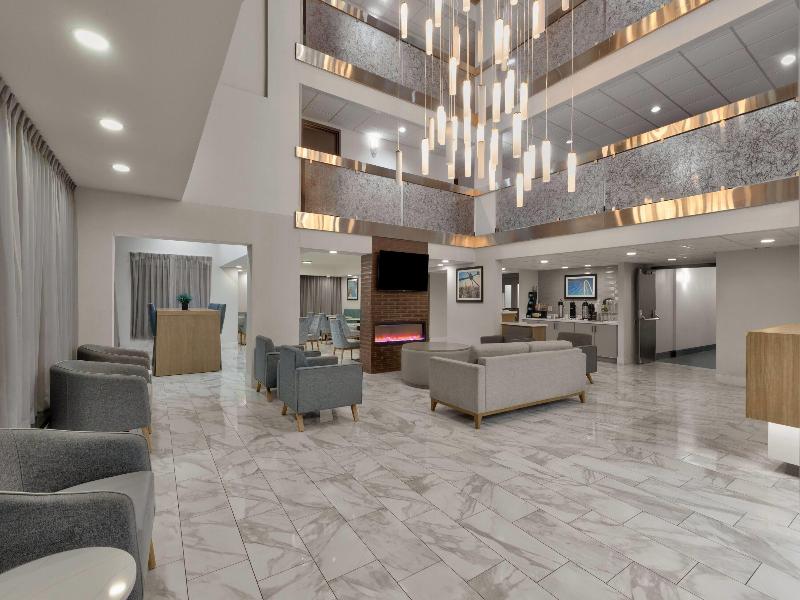 La Quinta Inn & Suites Dallas I-35 image