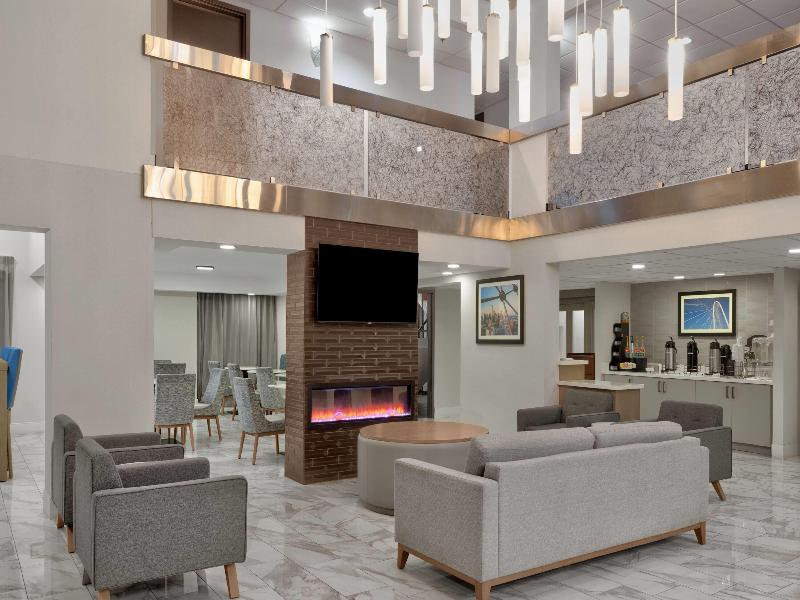 La Quinta Inn & Suites Dallas I-35 image