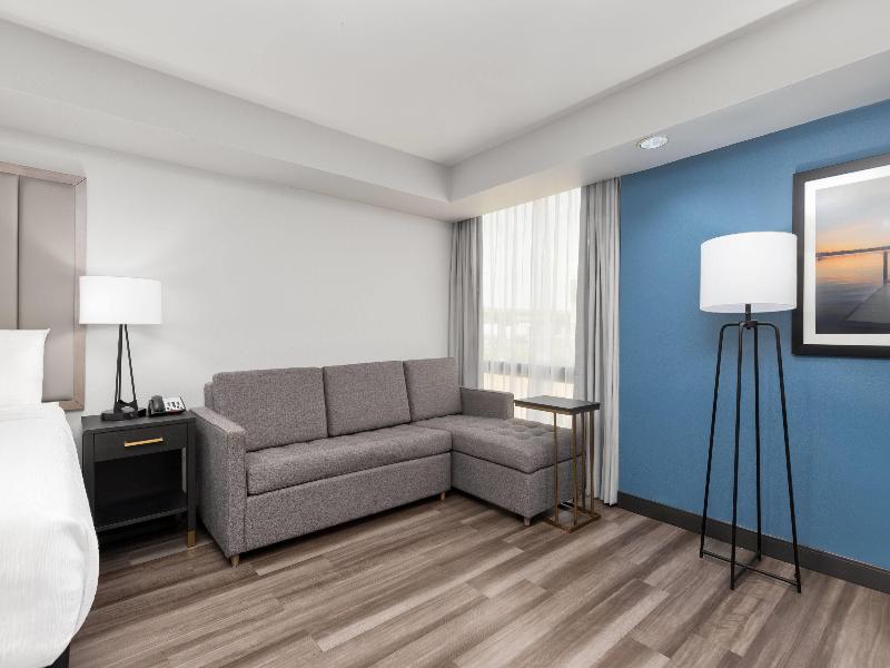 La Quinta Inn & Suites Dallas I-35 image
