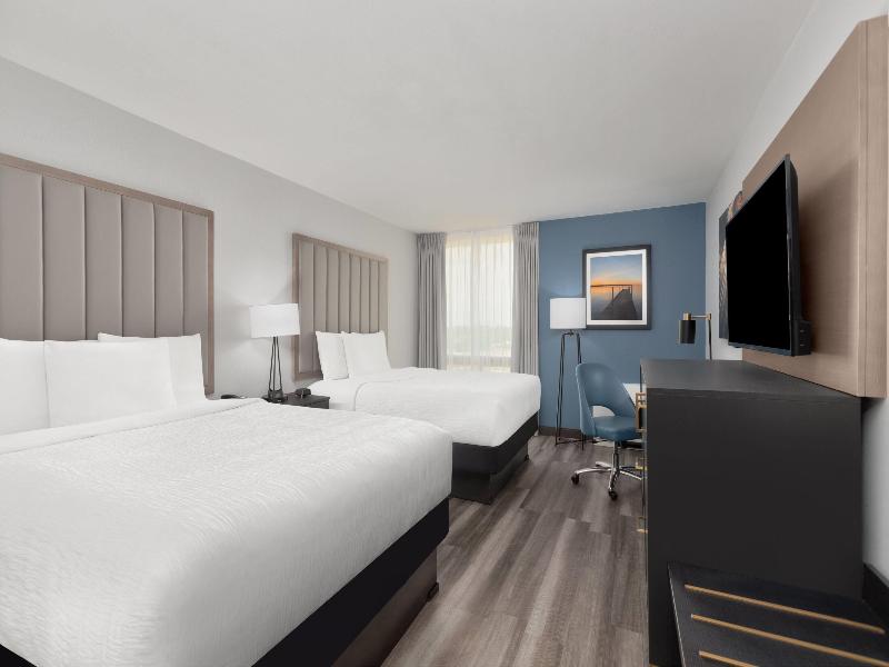 La Quinta Inn & Suites Dallas I-35 image