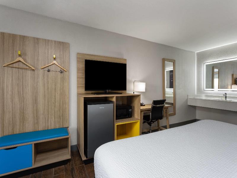 Days Inn Gainesville Hospital/University Area — photo 2
