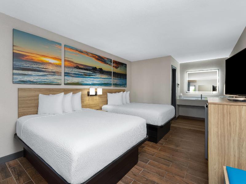 QUADRUPLE DELUXE TWO QUEEN BEDS