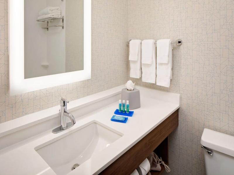 Holiday Inn Express Harrisburg East image