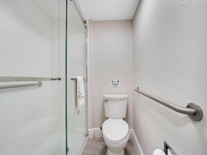 Quality Inn & Suites Airport/Cruise Port Hollywood image