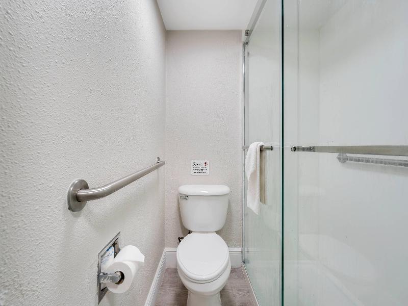 Quality Inn & Suites Airport/Cruise Port Hollywood image