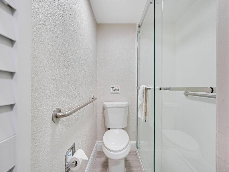 Quality Inn & Suites Airport/Cruise Port Hollywood image