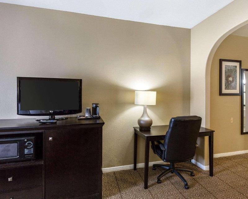 Quality Suites Houston Nw Cy-Fair image