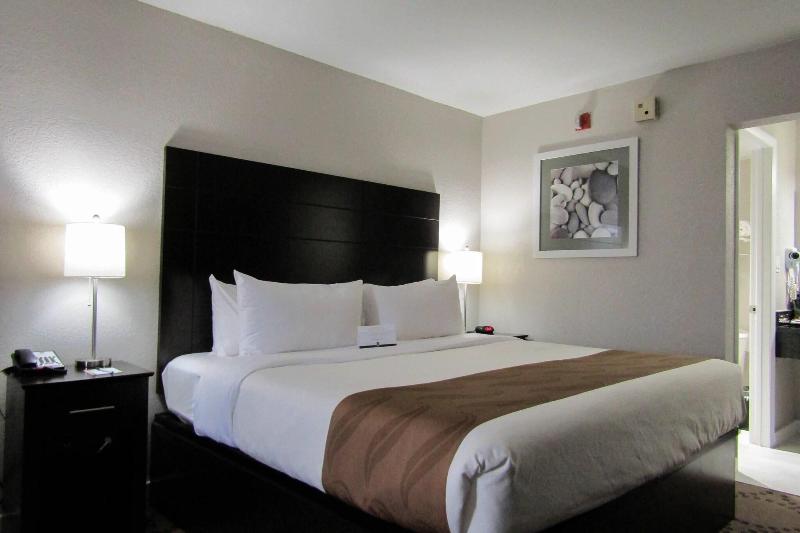 Quality Inn & Suites Kissimmee by The Lake image