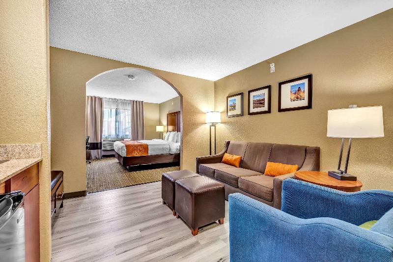 Comfort Suites Lakewood – Denver