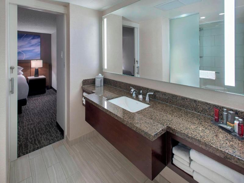 Newark Liberty International Airport Marriott image