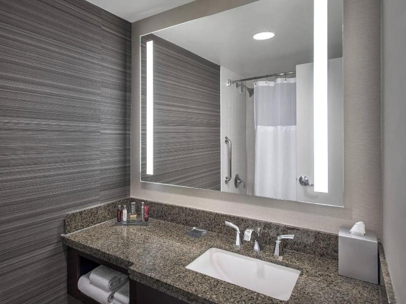 Newark Liberty International Airport Marriott image
